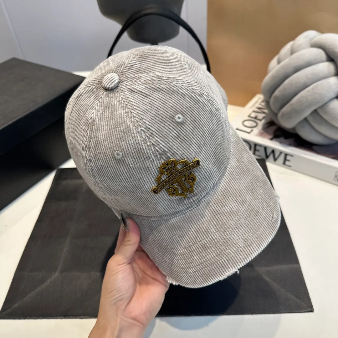 P50 Chrome Hearts 💓Early spring Korean style fashion retro distressed hole hat worn design versatile baseball cap peaked cap
